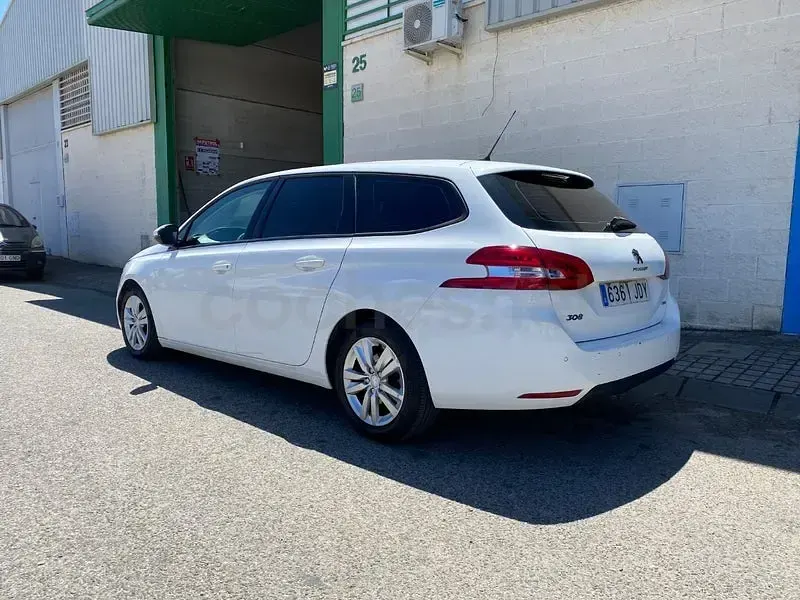 Usado Peugeot 308 SW Business-Line 120 CV (88 kW) 2015 Blanco Familiar