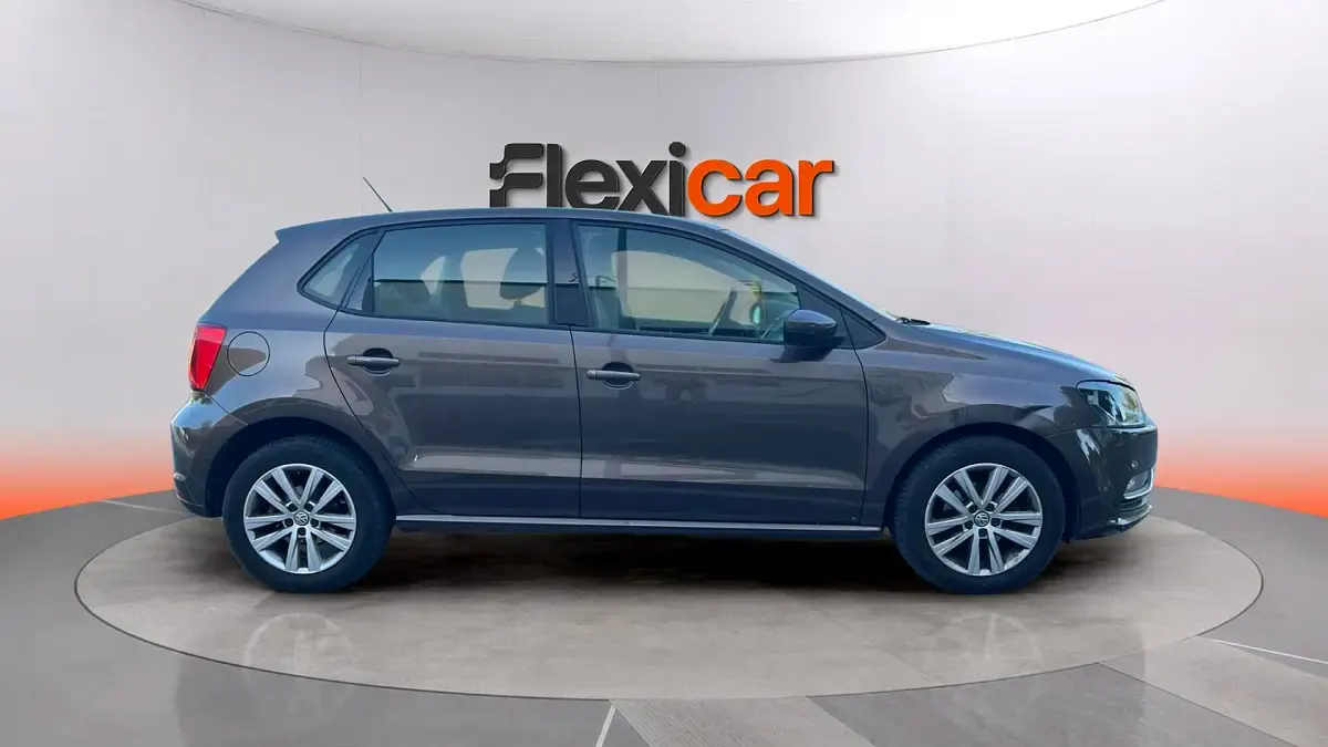 Usado VW Polo 90 CV (66 kW) 2017 Marrón Berlina