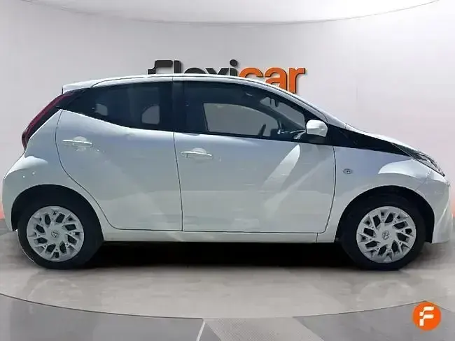 Usado Toyota Aygo X-play 72 CV (52 kW) 2019 Blanco Utilitario