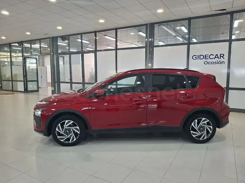 Usado Hyundai Bayon 100 CV (73 kW) 2025 Granate SUV