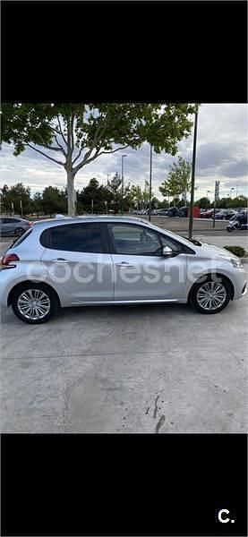 Usado Peugeot 208 Style 82 CV (60 kW) 2018 Gris / plata Utilitario