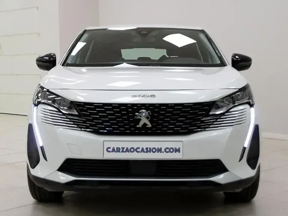 Usado Peugeot 3008 Active 130 CV (95 kW) 2022 Blanco SUV