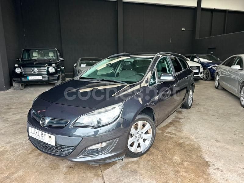 Negro Usado 2015 Opel Astra Selective Familiar | 6499 € (Buen precio) - Imagen 1/4