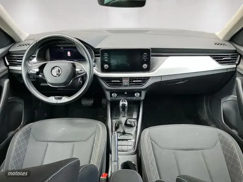 Usado Skoda Kamiq 110 CV (80 kW) 2022 Blanco SUV