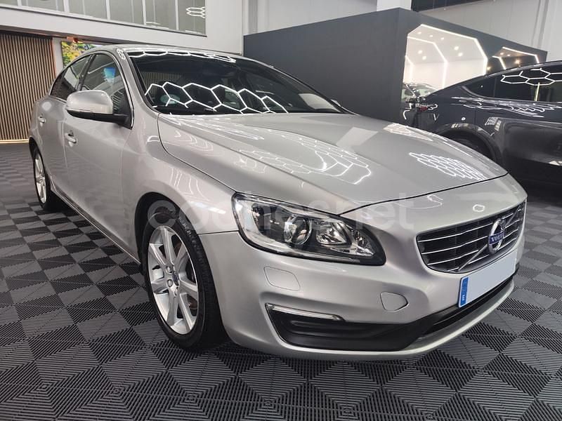 Usado Volvo S60 Momentum 150 CV (110 kW) 2017 Gris / plata Berlina
