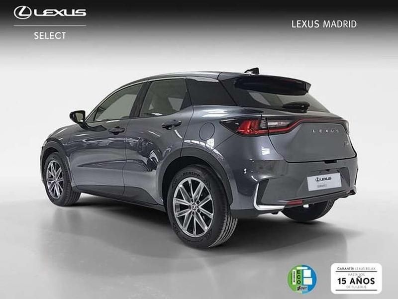 Usado Lexus LBX 136 CV (100 kW) 2025 Gris SUV