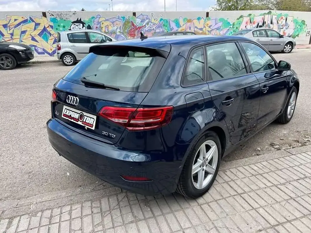 Usado Audi A3 Sportback 116 CV (85 kW) 2019 Negro Utilitario