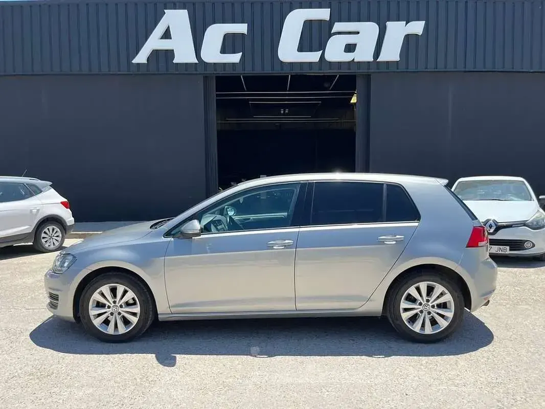 Usado VW Golf VII Advance 125 CV (91 kW) 2016 Gris Utilitario