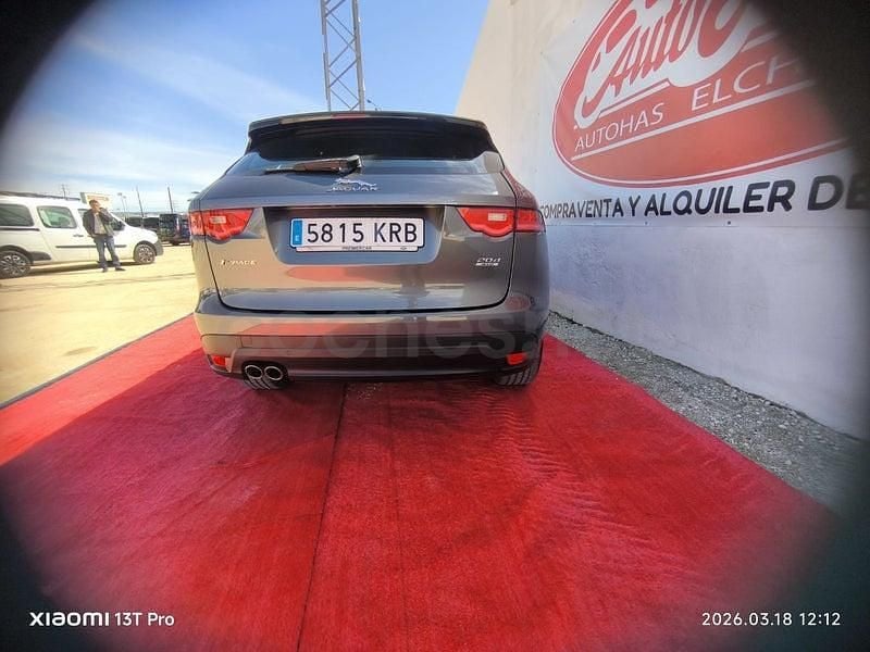 Usado Jaguar F-Pace R-Sport 180 CV (132 kW) 2018 Gris / plata SUV