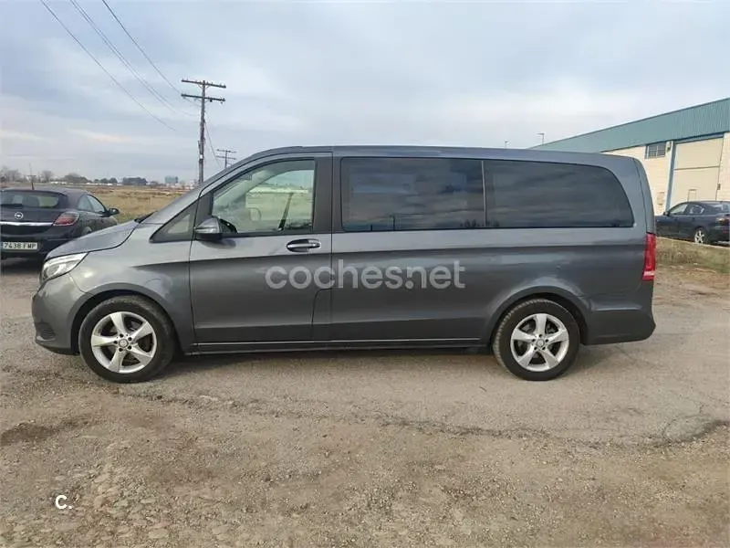 Usado Mercedes V200 136 CV (100 kW) 2018 Gris / plata Monovolumen
