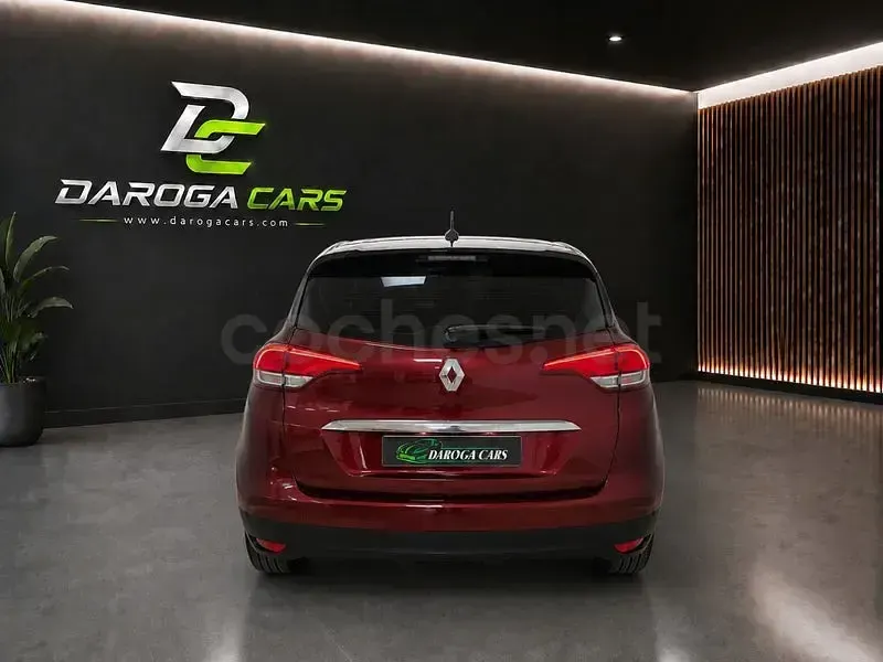 Usado Renault Scénic Zen 130 CV (95 kW) 2017 Rojo Monovolumen