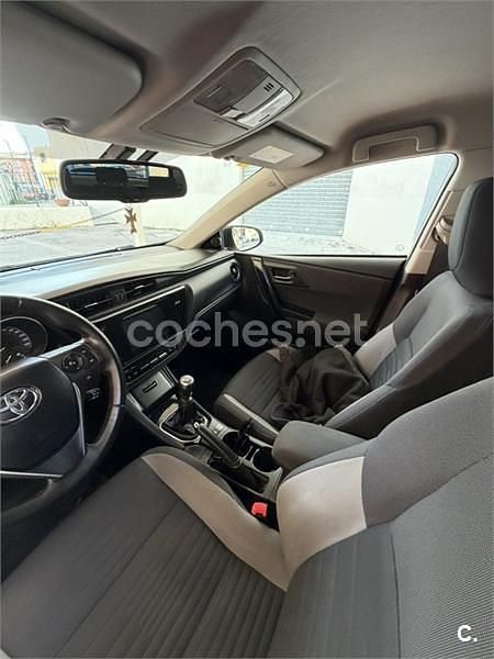 Usado Toyota Auris Business Edition 90 CV (66 kW) 2016 Blanco Familiar