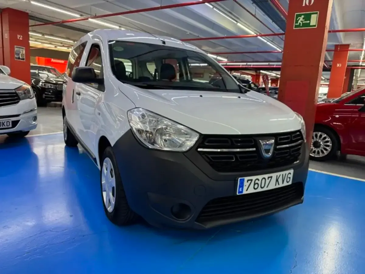 Usado Dacia Dokker Essentiel 75 CV (55 kW) 2019 Blanco Monovolumen