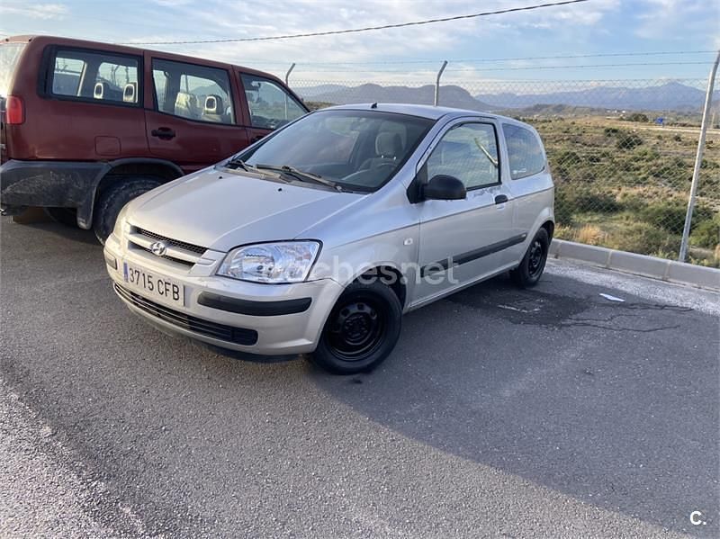 Usado Hyundai Getz 63 CV (46 kW) 2003 Gris / plata Utilitario