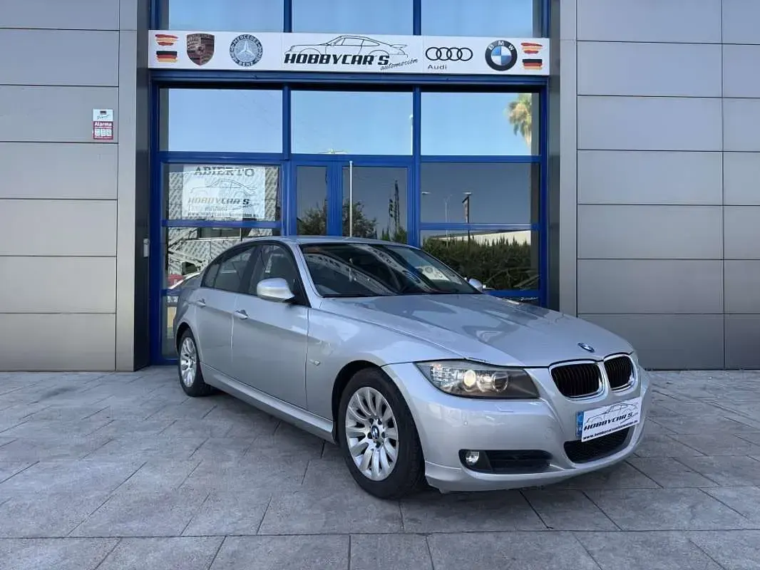 Usado BMW 320 177 CV (130 kW) 2009 Gris Berlina