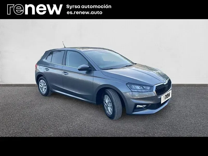 Usado Skoda Fabia Selection 80 CV (58 kW) 2024 Gris Utilitario
