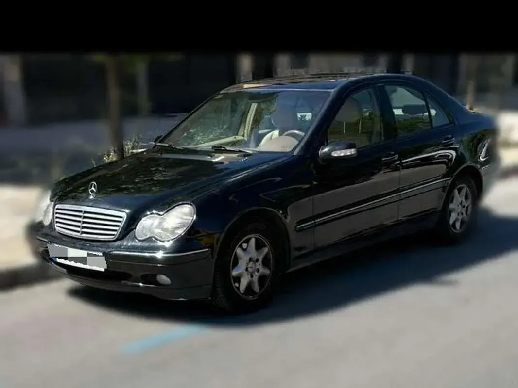 Usado Mercedes C220 Elegance 143 CV (105 kW) 2004 Negro Berlina
