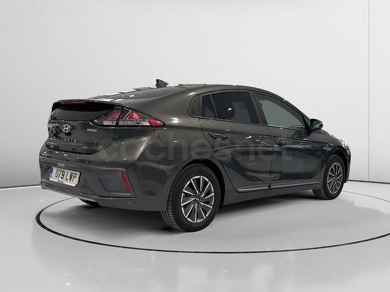 Usado Hyundai Ioniq 141 CV (103 kW) 2022 Gris / plata Utilitario