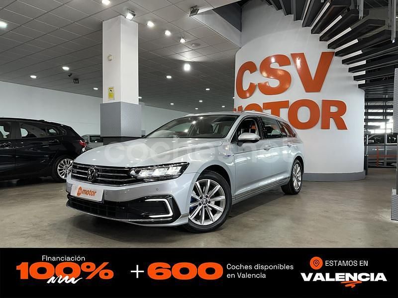 Gris / plata Usado 2023 VW Passat GTE Familiar | 18.850 € - Imagen 1/4