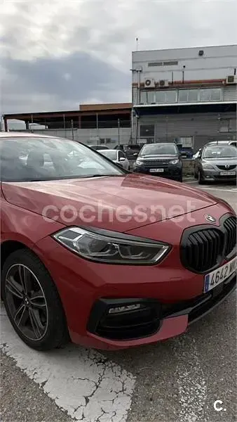 Begagnad BMW 118 Sport Line 136 HK (100 kW) 2020 Röd Halvkombi