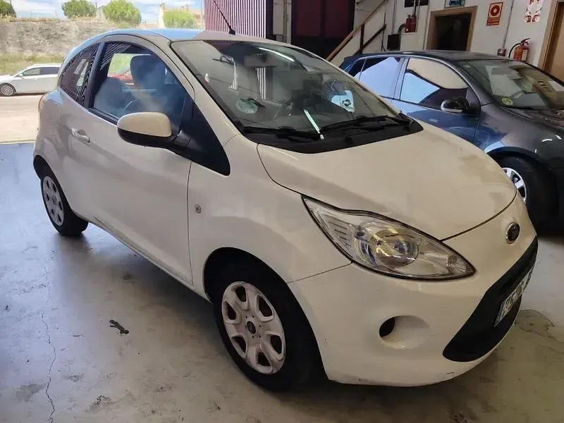 Usado Ford Ka Titanium 69 CV (50 kW) 2015 Blanco Berlina