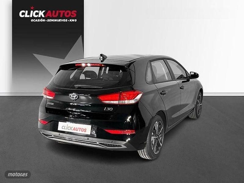 Usado Hyundai i30 110 CV (80 kW) 2024 Negro