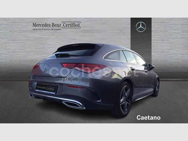 Usado Mercedes CLA220 Shooting Brake 190 CV (139 kW) 2020 Gris / plata Familiar