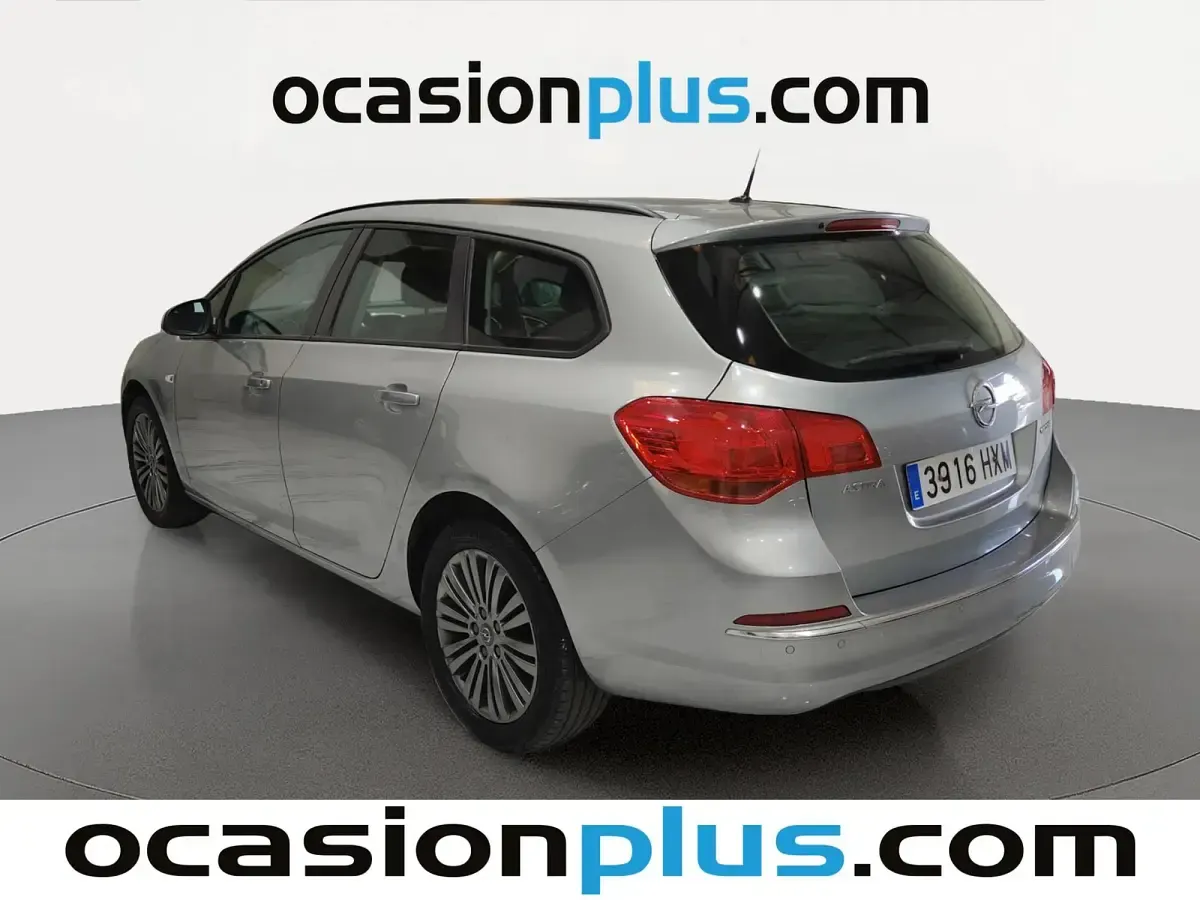 Usado Opel Astra Excellence 110 CV (80 kW) 2014 Gris plata Familiar