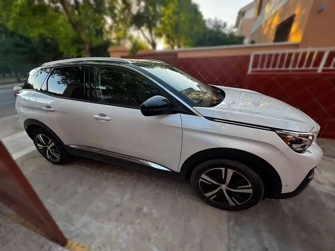 Usado Peugeot 3008 Allure 131 CV (96 kW) 2019 Blanco SUV