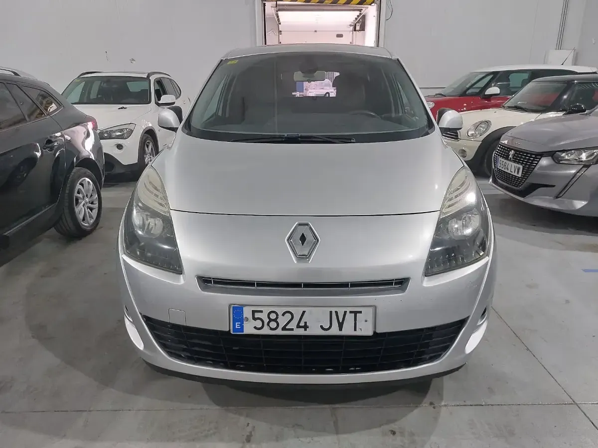 Usado Renault Scénic Intens 110 CV (80 kW) 2016 Gris / plata Monovolumen