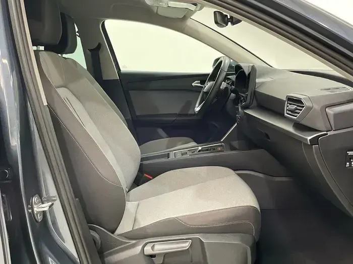 Usado Seat Leon Style 116 CV (85 kW) 2025 Gris