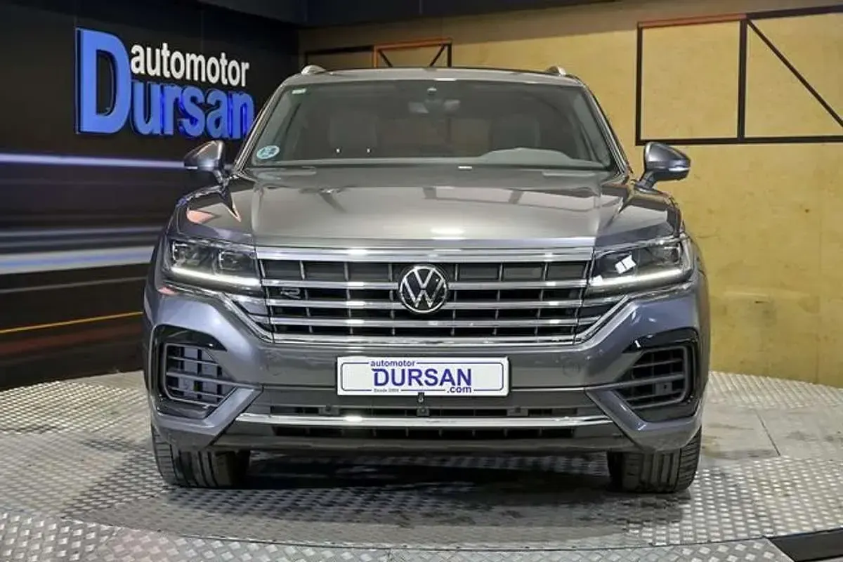 Usado VW Touareg 290 CV (213 kW) 2021 Gris SUV