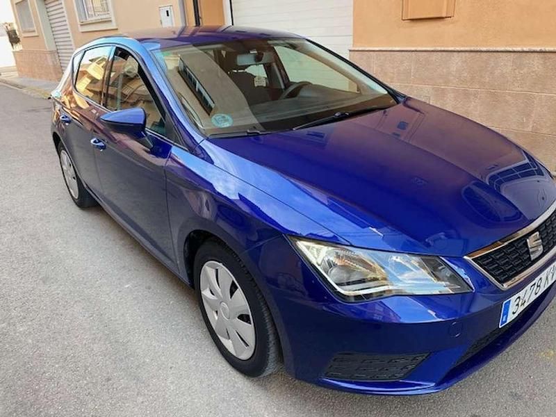 Usado Seat Leon Style 116 CV (85 kW) 2019 Azul Utilitario
