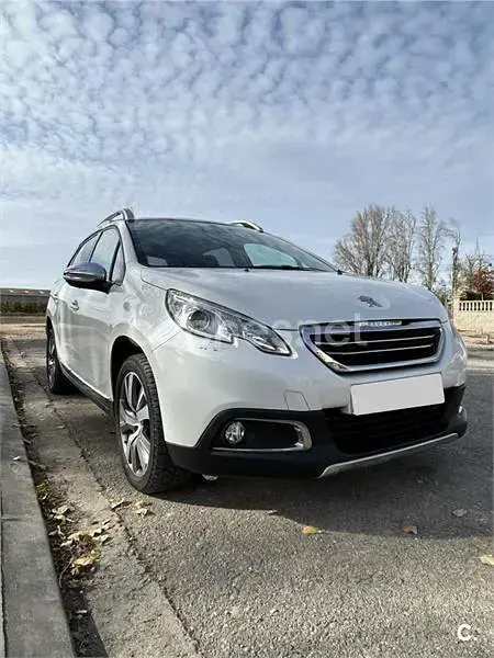 Usado Peugeot 2008 Allure 115 CV (84 kW) 2014 Blanco SUV