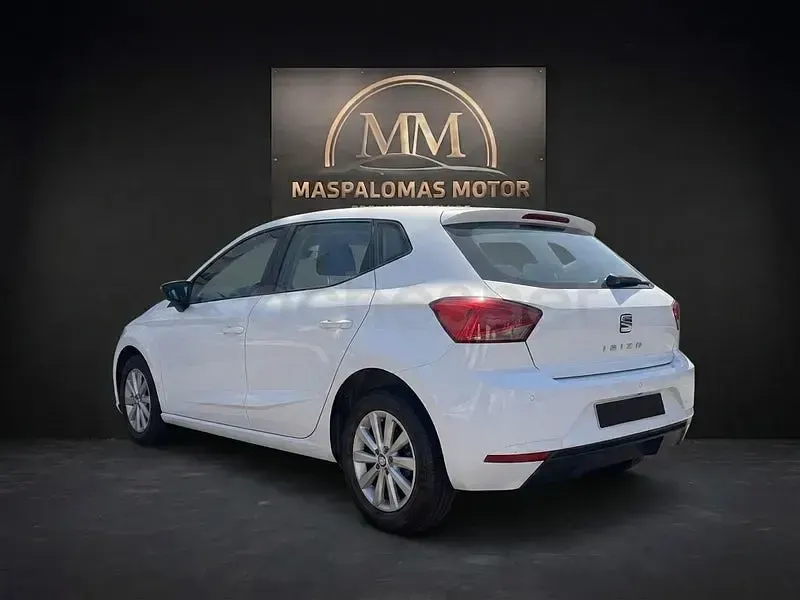Usado Seat Ibiza Style Plus 110 CV (80 kW) 2021 Blanco Utilitario