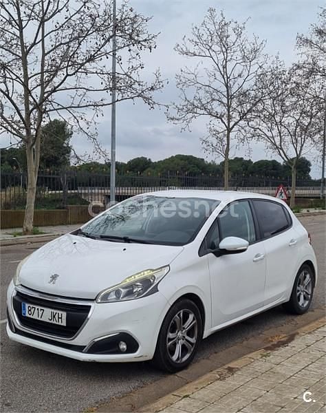 Usado Peugeot 208 Active 82 CV (60 kW) 2015 Blanco Utilitario