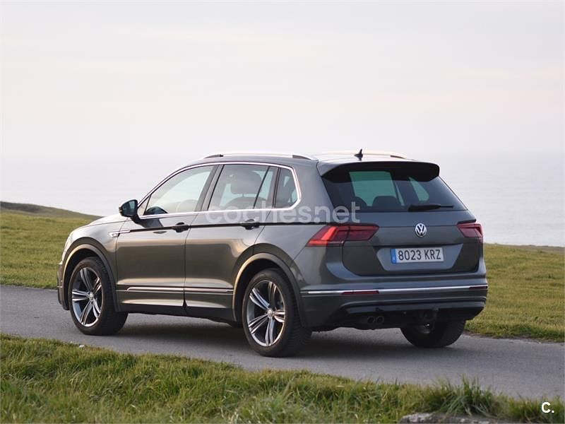 Usado VW Tiguan Sportline 150 CV (110 kW) 2018 Gris / plata SUV
