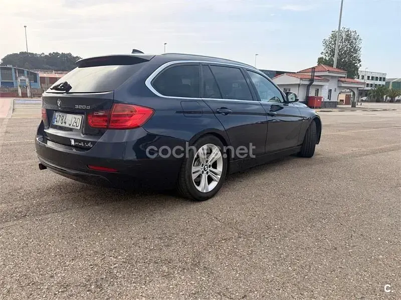 Usado BMW 320 184 CV (135 kW) 2012 Negro Familiar