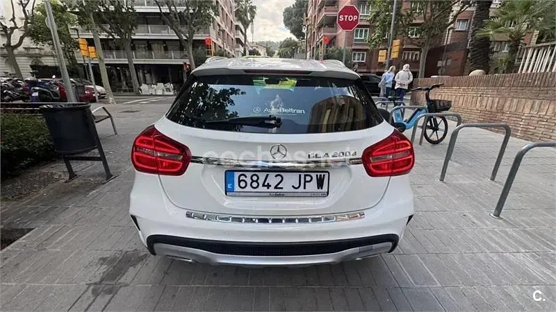 Usado Mercedes GLA200 AMG line 136 CV (100 kW) 2016 Blanco SUV