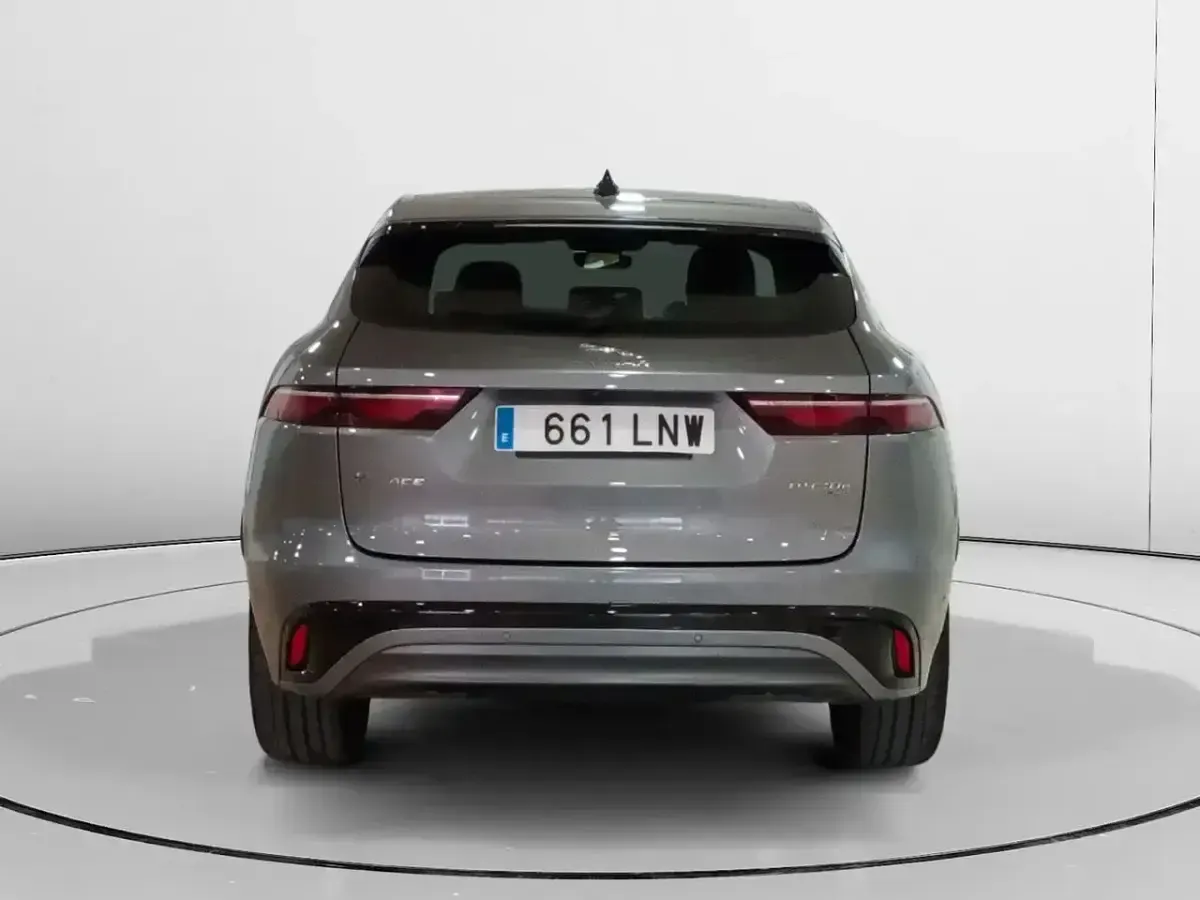 Usado Jaguar F-Pace R-Dynamic 404 CV (297 kW) 2021 Gris SUV