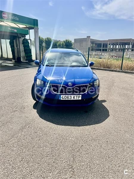 Usado Skoda Octavia Ambition 115 CV (84 kW) 2019 Azul Familiar