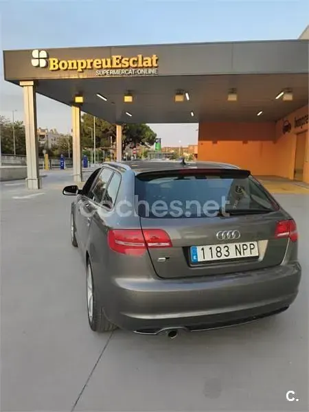 Usado Audi A3 Attraction 140 CV (102 kW) 2011 Gris / plata Utilitario