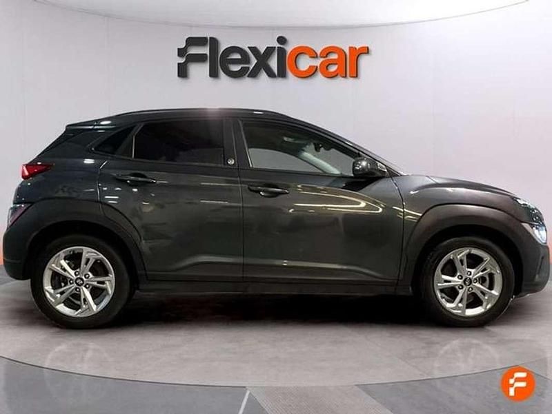 Usado Hyundai Kona 120 CV (88 kW) 2022 Gris SUV