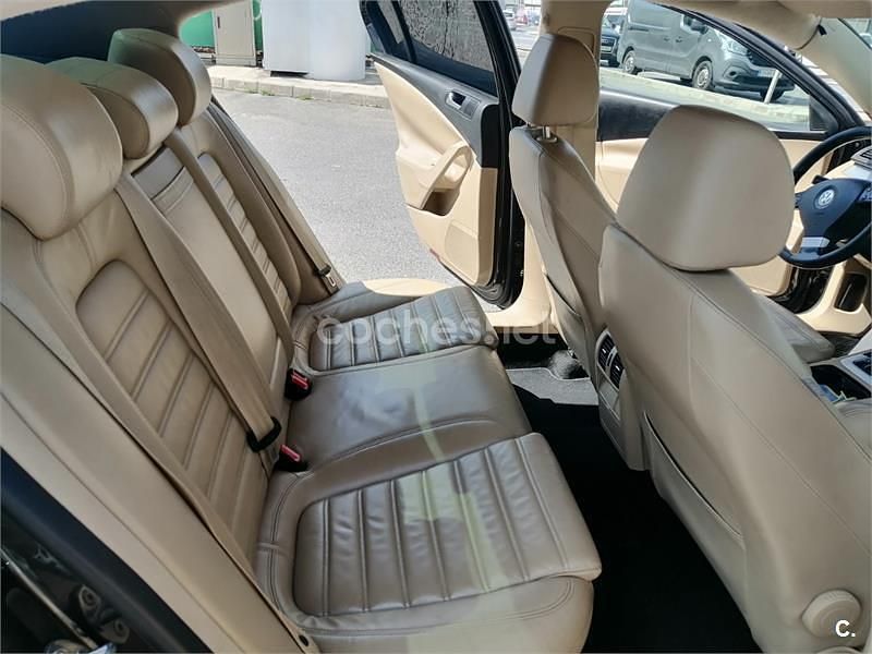 Usado VW Passat Highline 140 CV (102 kW) 2007 Granate Berlina
