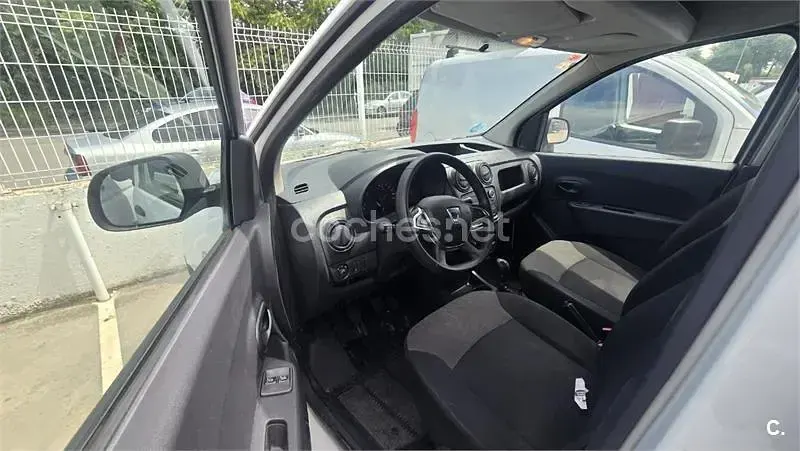 Usado Dacia Dokker Essentiel 102 CV (75 kW) 2019 Blanco Monovolumen