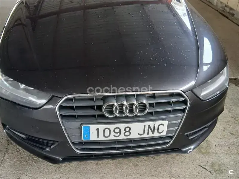 Usado Audi A4 136 HP (100 kW) 2012 Preto Carrinha