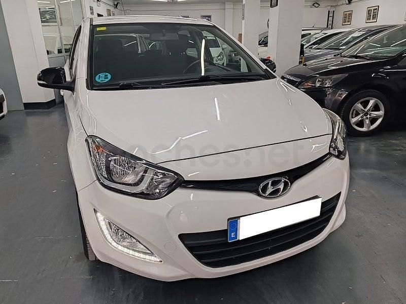 Usado Hyundai i20 84 CV (61 kW) 2014 Blanco Utilitario