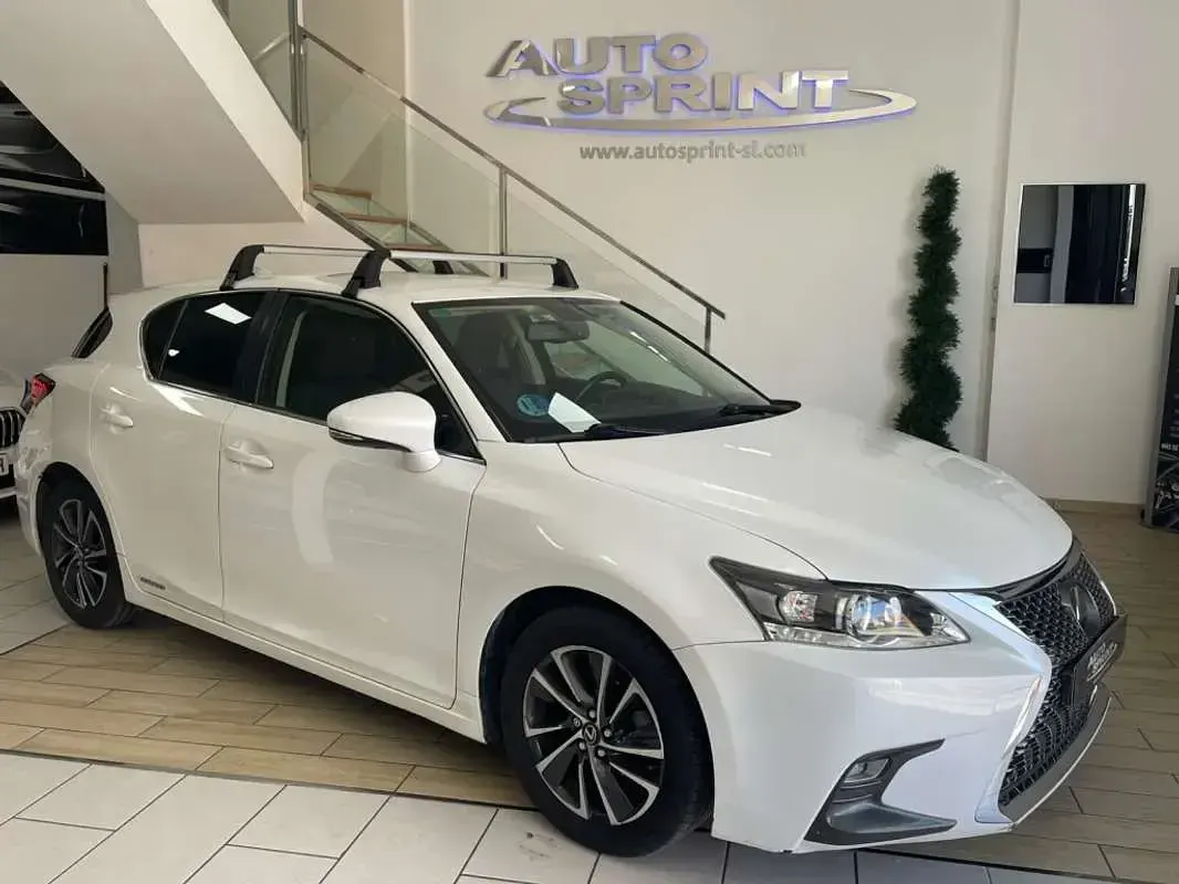 Usado Lexus CT200h Business Edition 136 CV (100 kW) 2020 Blanco Utilitario