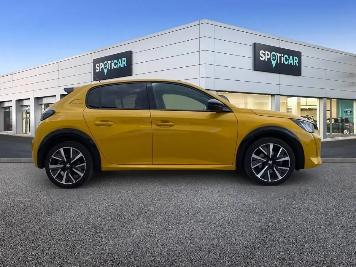 Usado Peugeot 208 GT-line 130 CV (95 kW) 2020 Dorado Utilitario