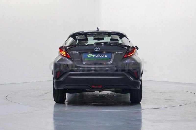 Usado Toyota C-HR Active 122 CV (89 kW) 2021 Gris / plata SUV